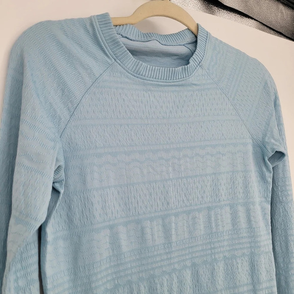 Lululemon light blue long sleeve Haze rest top size 4 - Picture 3 of 7